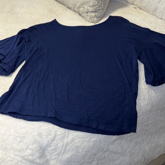 Vineyard Vines Shirt with Layered Sleeve LIKE NEW - Picture 4 of 6